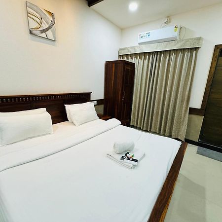 Hotel Tirth By Sonu'S Ujjain Exteriör bild