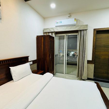 Hotel Tirth By Sonu'S Ujjain Exteriör bild