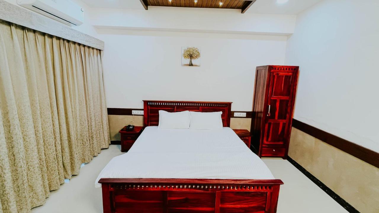 Hotel Tirth By Sonu'S Ujjain Exteriör bild