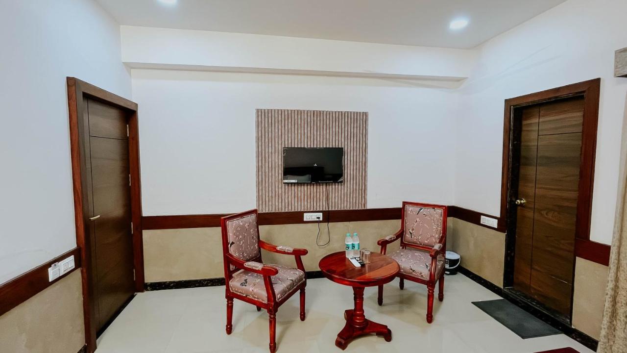 Hotel Tirth By Sonu'S Ujjain Exteriör bild