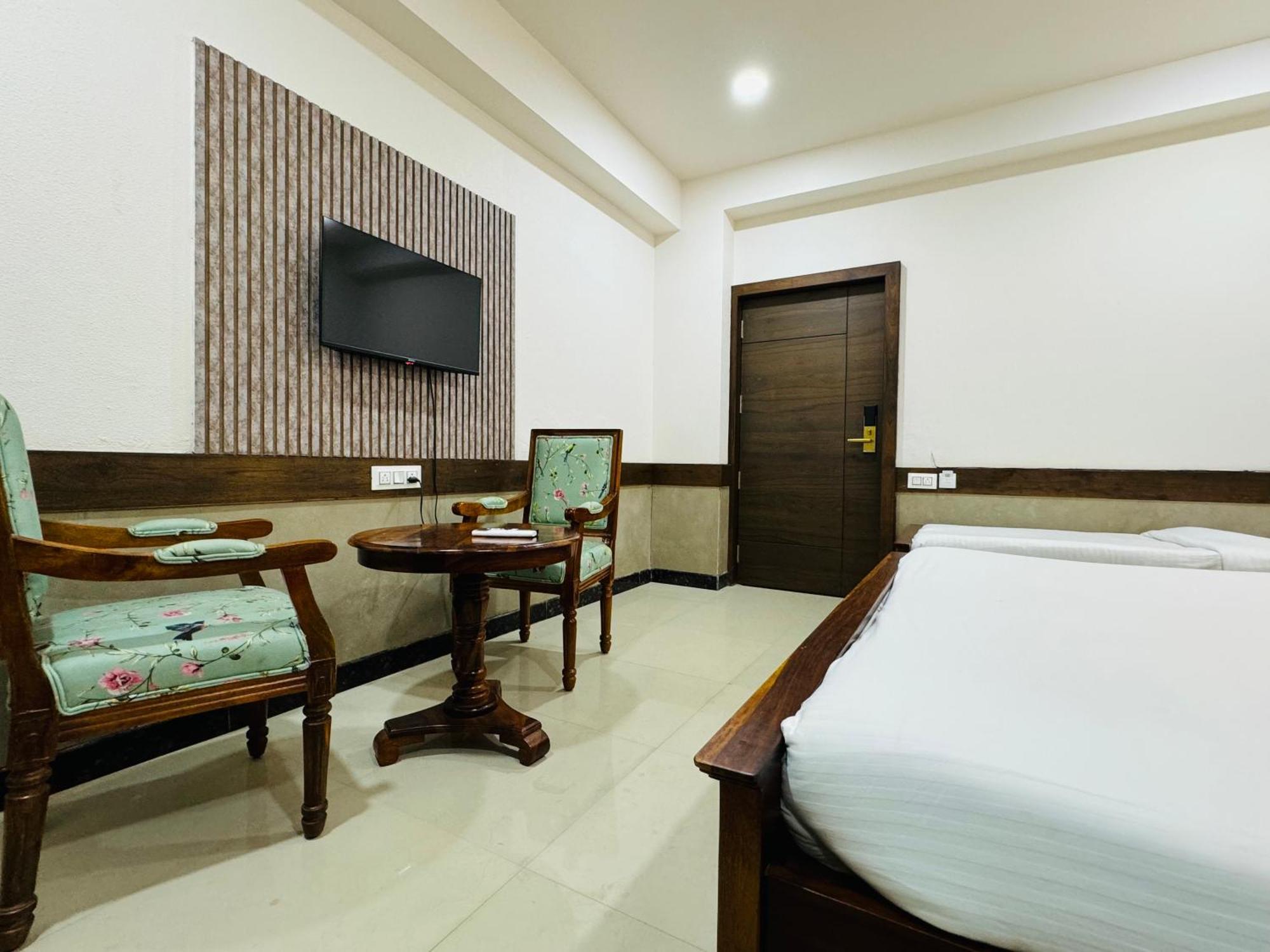 Hotel Tirth By Sonu'S Ujjain Exteriör bild