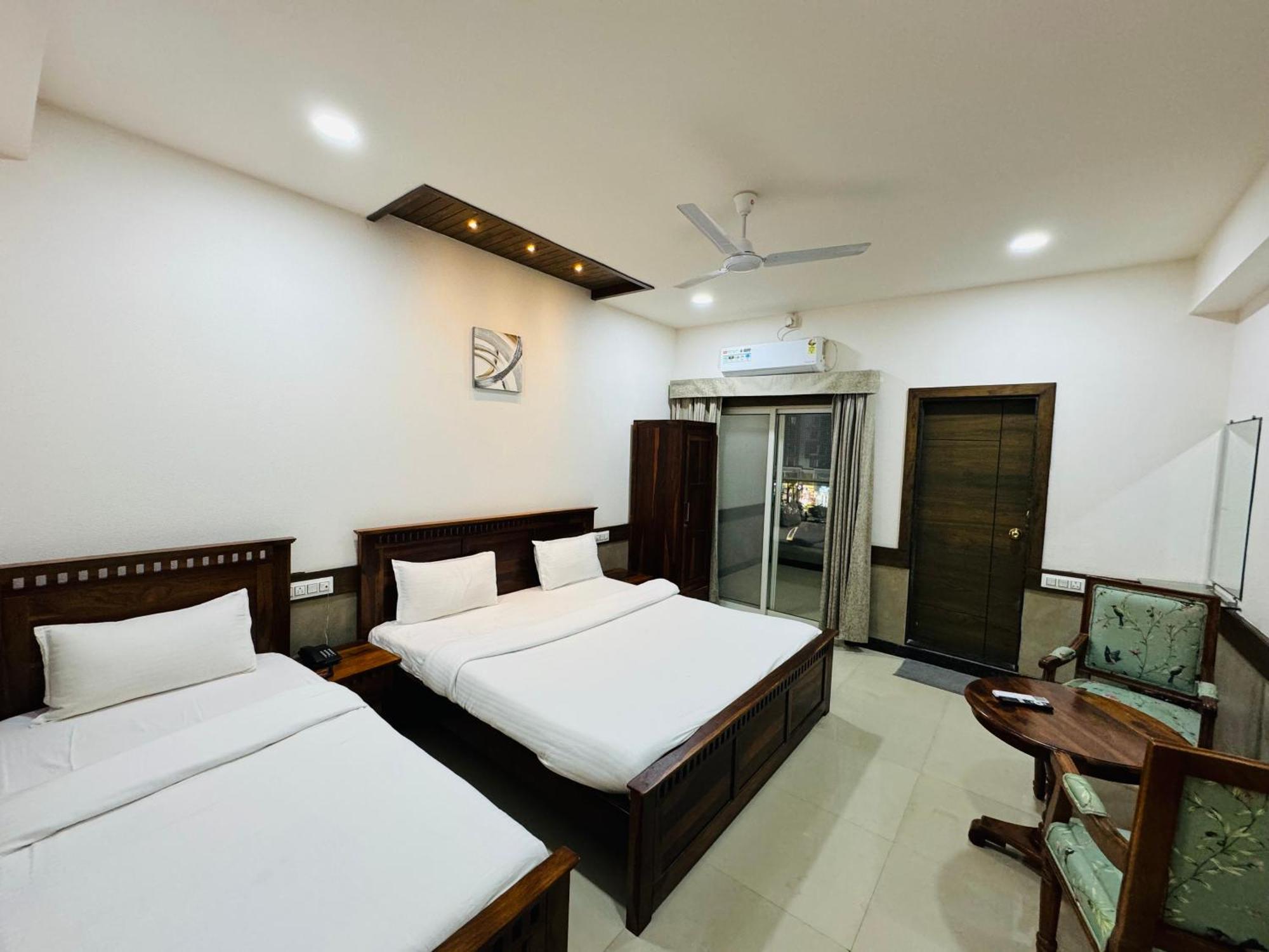 Hotel Tirth By Sonu'S Ujjain Exteriör bild