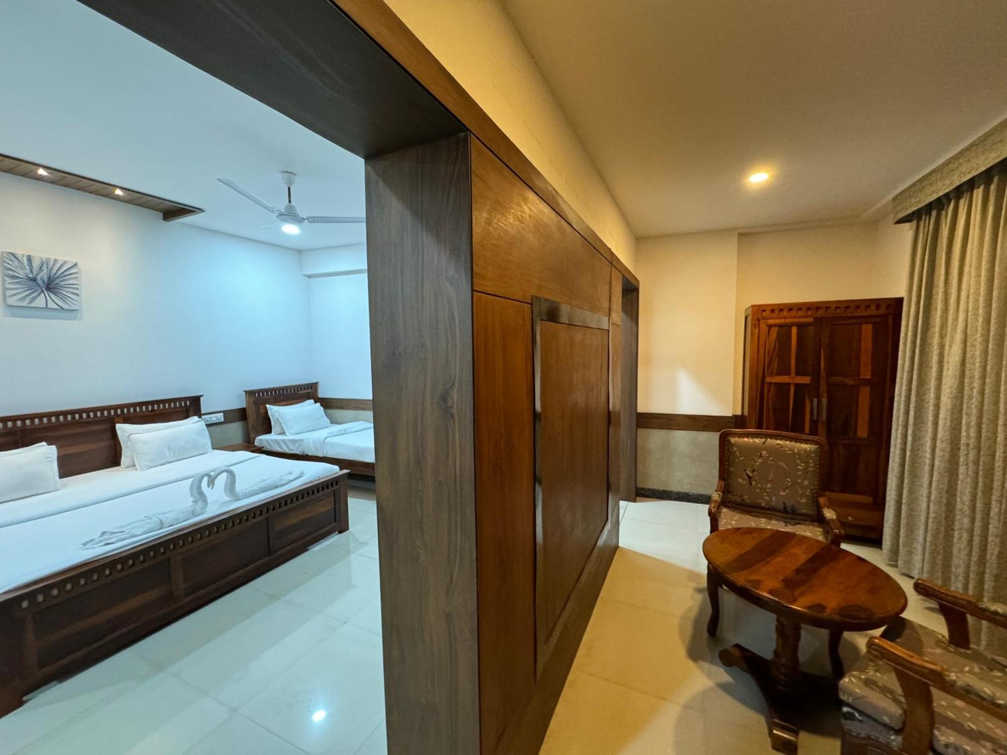 Hotel Tirth By Sonu'S Ujjain Exteriör bild