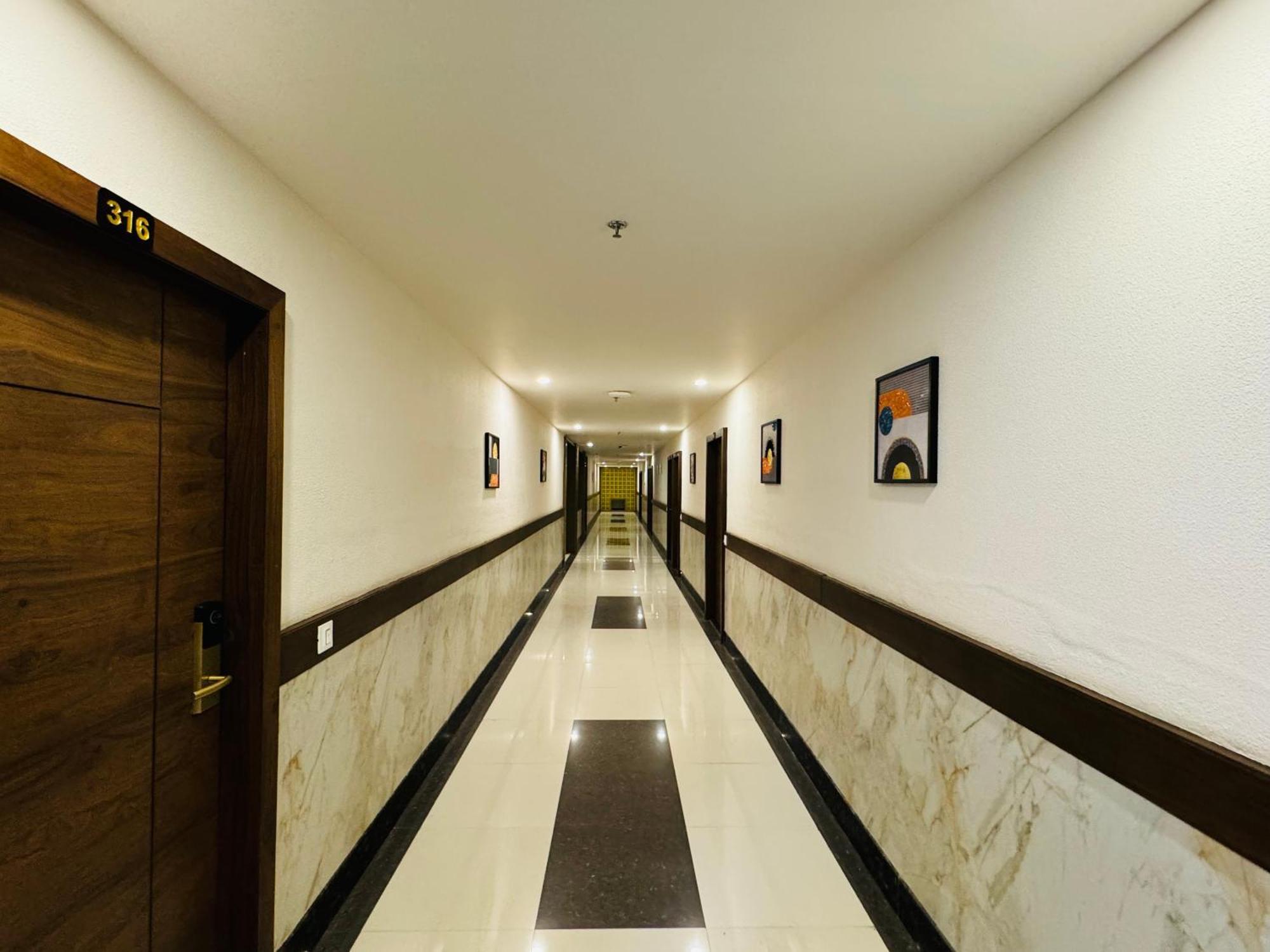 Hotel Tirth By Sonu'S Ujjain Exteriör bild