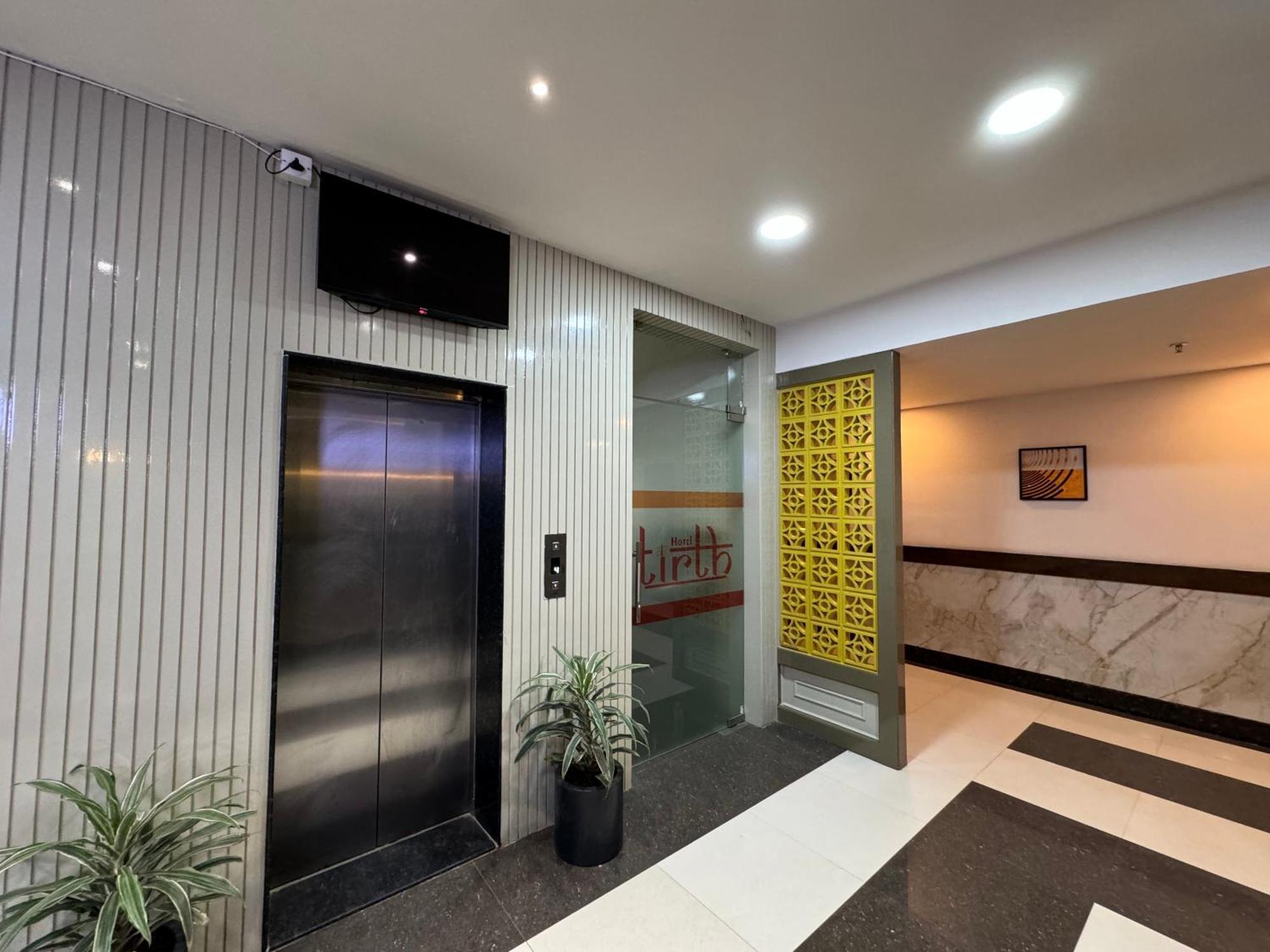 Hotel Tirth By Sonu'S Ujjain Exteriör bild