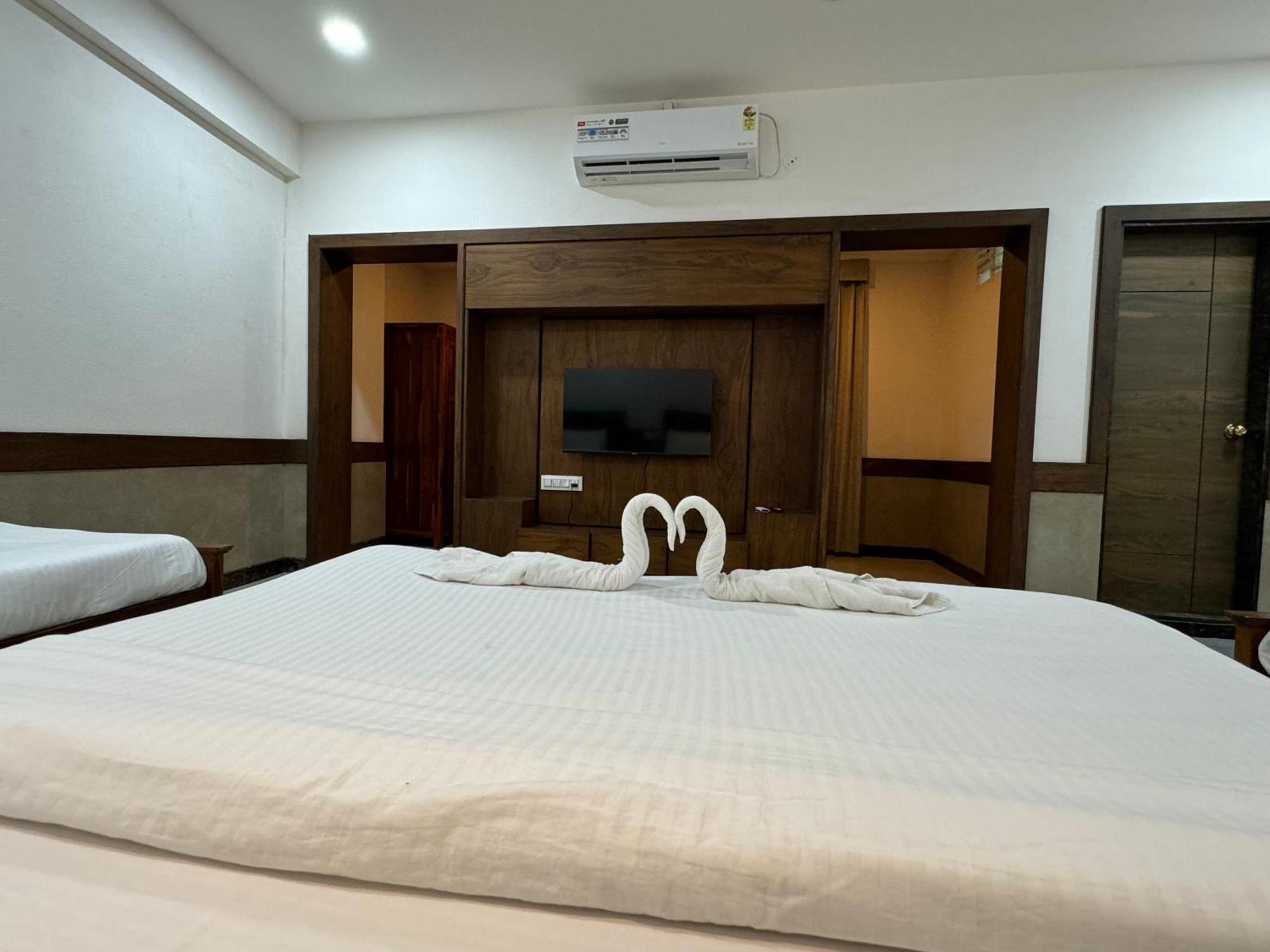 Hotel Tirth By Sonu'S Ujjain Rum bild