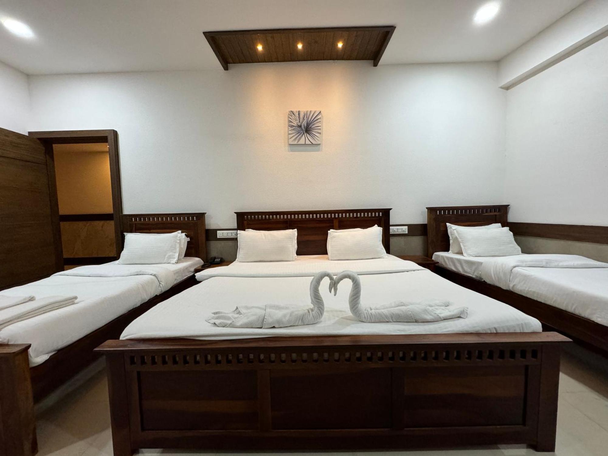 Hotel Tirth By Sonu'S Ujjain Rum bild