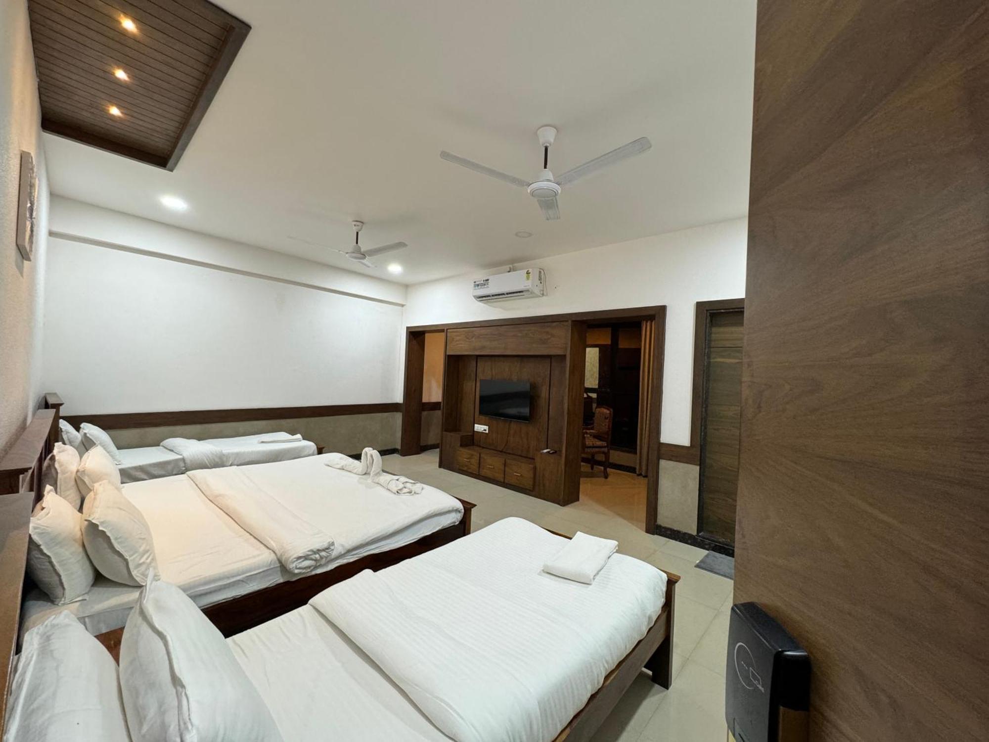 Hotel Tirth By Sonu'S Ujjain Rum bild
